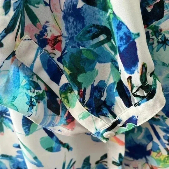 ❤️2/$50❤️[M]NYDJ Blue White Floral V Neck Pull Over L/S 3/4  Sleeves Blouse - Picture 7 of 12